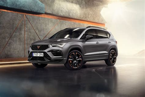 Cupra Ateca in un ambiente urbano