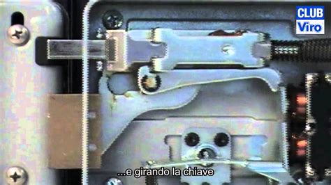 Schema di funzionamento di una serratura meccanica auto