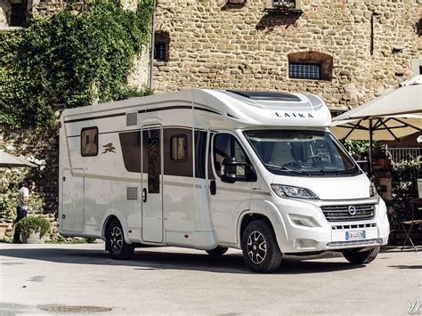 Esterno di un camper Laika Kosmo Emblema