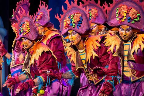 Carnevale di Cadice: Chirigotas e folla in festa