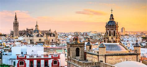 Panorama della città di Siviglia al tramonto