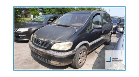 Opel Zafira in demolizione con ricambi evidenziati