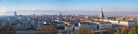 Vista panoramica di Torino con le Alpi sullo sfondo