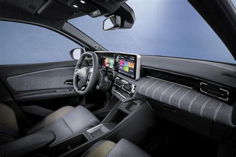 Interni della Renault Zoe E-Tech Electric con display touchscreen