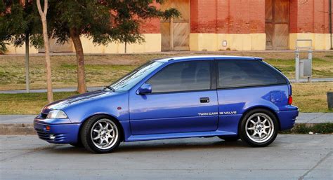 Suzuki Swift GTI vista anteriore
