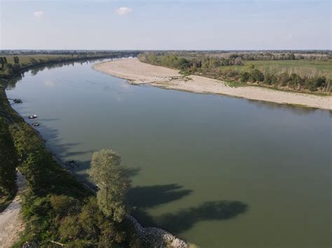 Fiume Po con livelli d'acqua bassi a causa della siccità