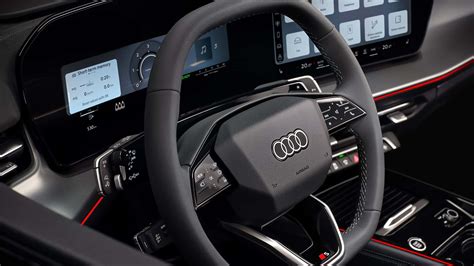 Interni Audi Q3 con display curvo