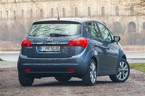 Interno di una Kia Venga con bracciolo montato