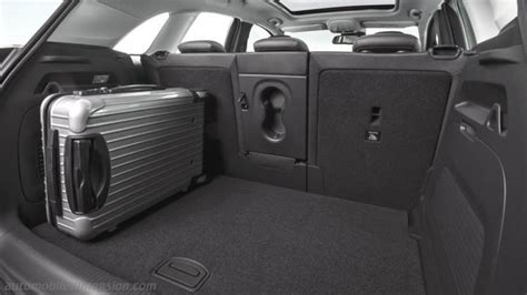 Opel Crossland X bagagliaio aperto