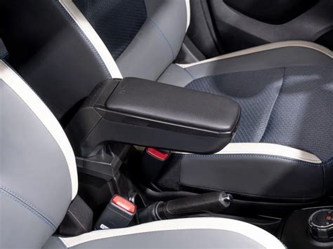 Interni Opel Zafira con bracciolo centrale