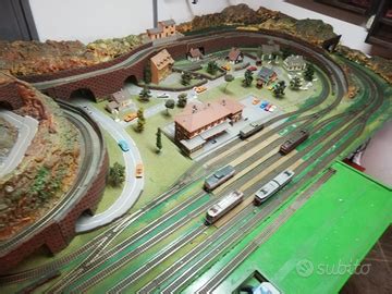 Plastico ferroviario con Car System integrato e scambi stradali