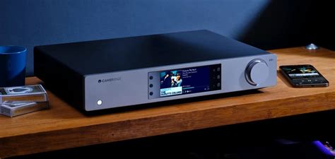 Rappresentazione futuristica di un sistema audio integrato con DAC