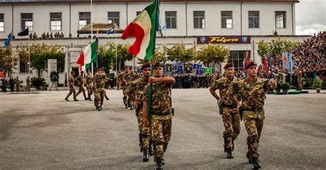 Addestramento di paracadutismo di una Forza Speciale
