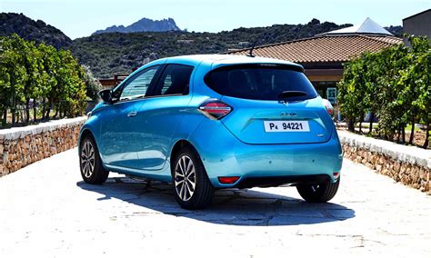 Renault ZOE su strada con evidenziati i pneumatici