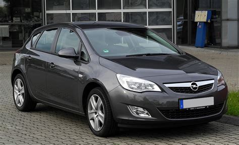Opel Astra J berlina 5 porte