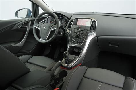 Interni Opel Astra J con console centrale