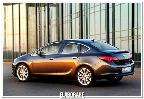 Opel Astra Sedan posteriore