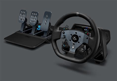 Periferiche avanzate per il Sim Racing: volante e pedaliera realistici