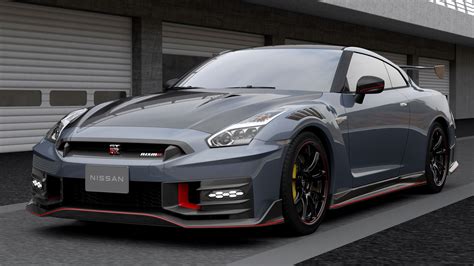Luca Ordoñes al volante di una Nissan GT-R Nismo
