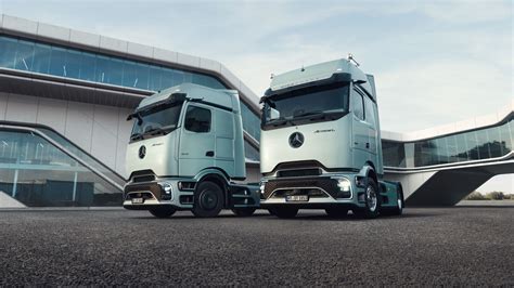 Mercedes Actros 930 in curva