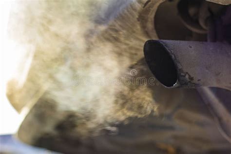 Tipi di fumo dal tubo di scarico