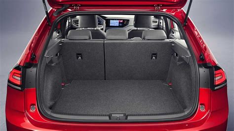 Visualizzazione degli spazi interni e della configurazione del bagagliaio nel Volkswagen Taigo