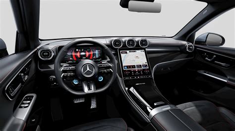interni di una Mercedes GLC con display curvo