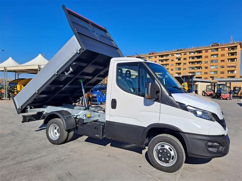 Iveco 45C15 con cassone ribaltabile