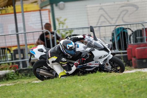 Guida sportiva in pista