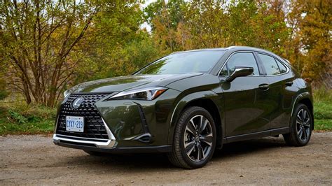 Lexus UX 250h vista frontale