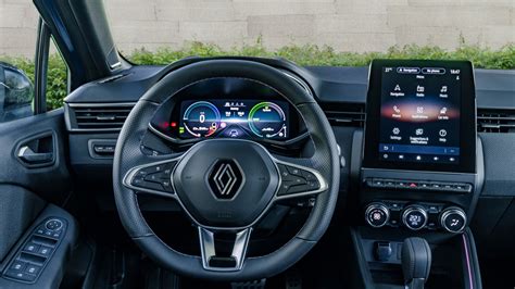 Cruscotto digitale e volante multifunzione della Renault Austral