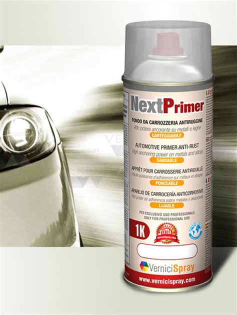 Applicazione del primer sulla carrozzeria