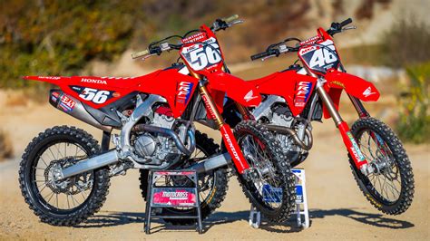 Honda CRF 250 in azione su pista da motocross