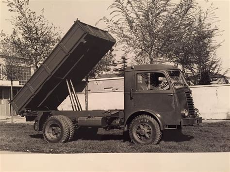 Illustrazione di un camion Fiat d'epoca