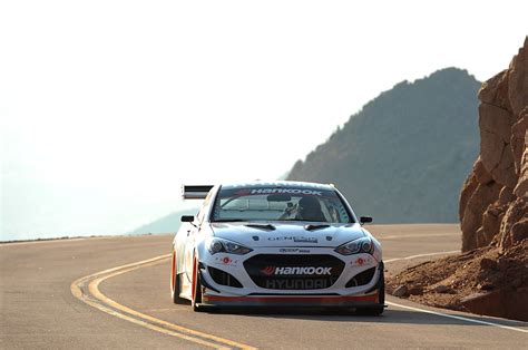 Rhys Millen alla Pikes Peak con la Genesis Coupé
