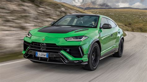 Un SUV Lamborghini Urus incidentato