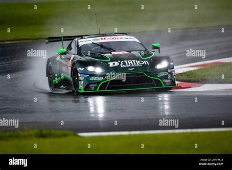 Immagine di un'auto da drift in azione al Fuji Speedway