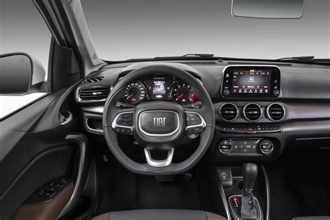 Fiat Cronos interni
