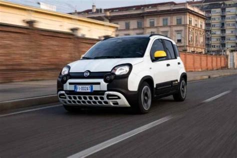 Infografica: Confronto consumi Fiat Panda Hybrid vs 1.2 Fire