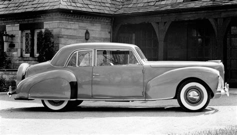 Lincoln Continental del 1940 con ruota di scorta esterna