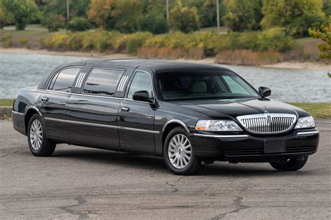 Lincoln Town Car Limousine, simbolo di lusso e rappresentanza
