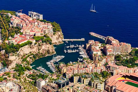 Veduta aerea di Monte Carlo con il suo porto