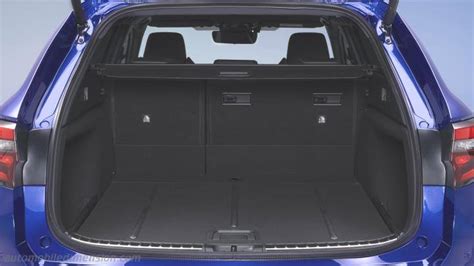 Spazio interno e bagagliaio della Toyota Corolla Touring Sport