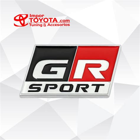 Dettaglio del logo GR Sport su un Toyota C-HR