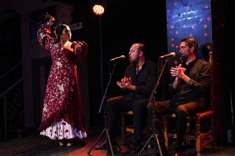 Bailaora di flamenco in un tablao di Jerez