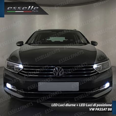 VW Passat CC con fari a LED accesi