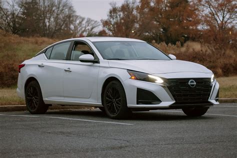 Nissan Altima in una strada di New York