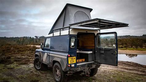 Box da tetto aerodinamico su un Land Rover Defender 90