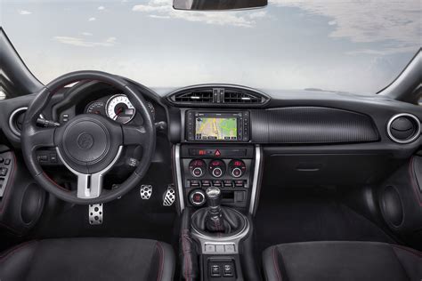 Interni Toyota GT86 con dettaglio cambio