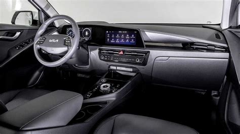Interni Kia Niro Hybrid con doppio schermo